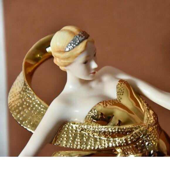 The Franklin Mint STARLIGHT in PLATINUM Fine Porcelain Figurine Hand Painted - Picture 4 of 8